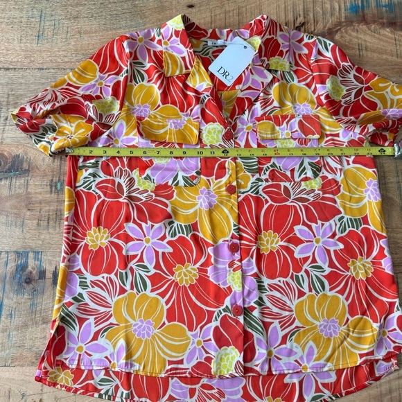DR2 Short Sleeve Floral Button Down Blouse Size XLarge - Picture 7 of 13